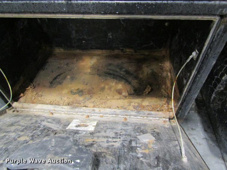 image for item DC4358 2013 Ford F350 Super Duty flatbed pickup truck