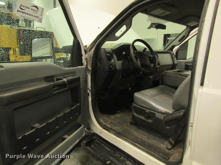 image for item DC4358 2013 Ford F350 Super Duty flatbed pickup truck