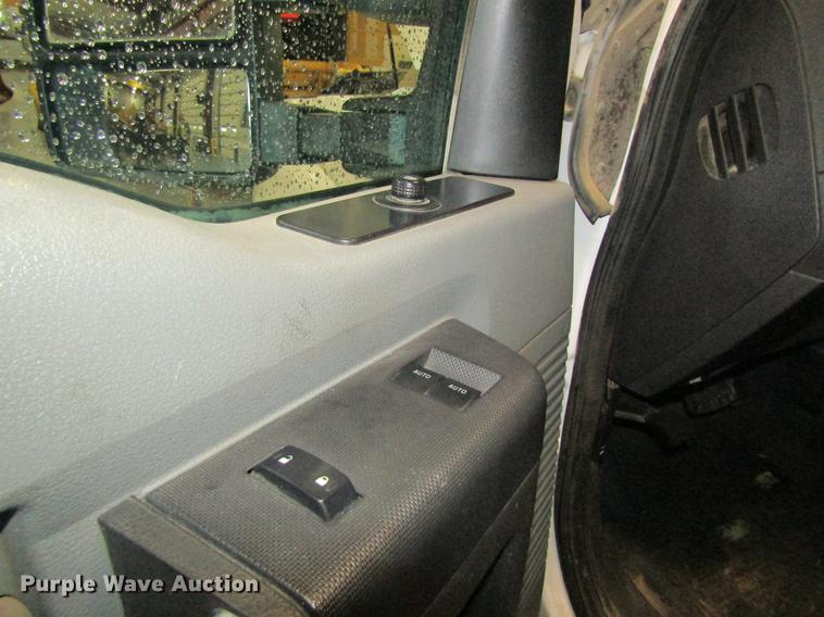 image for item DC4358 2013 Ford F350 Super Duty flatbed pickup truck