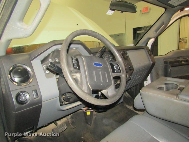 image for item DC4358 2013 Ford F350 Super Duty flatbed pickup truck