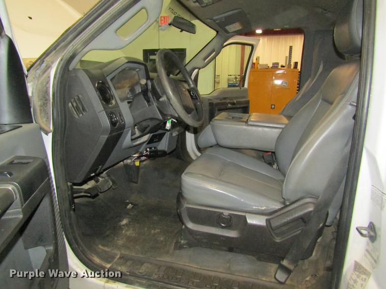 image for item DC4358 2013 Ford F350 Super Duty flatbed pickup truck