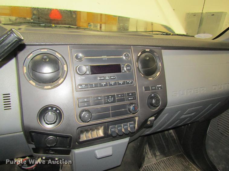 image for item DC4358 2013 Ford F350 Super Duty flatbed pickup truck