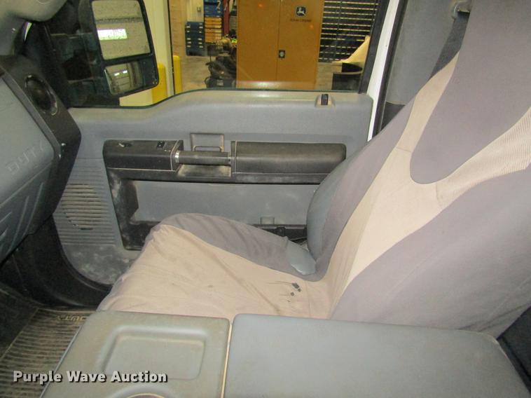 image for item DC4358 2013 Ford F350 Super Duty flatbed pickup truck