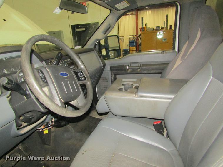 image for item DC4358 2013 Ford F350 Super Duty flatbed pickup truck