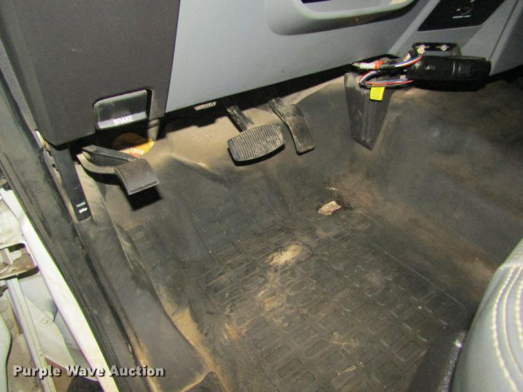 image for item DC4358 2013 Ford F350 Super Duty flatbed pickup truck