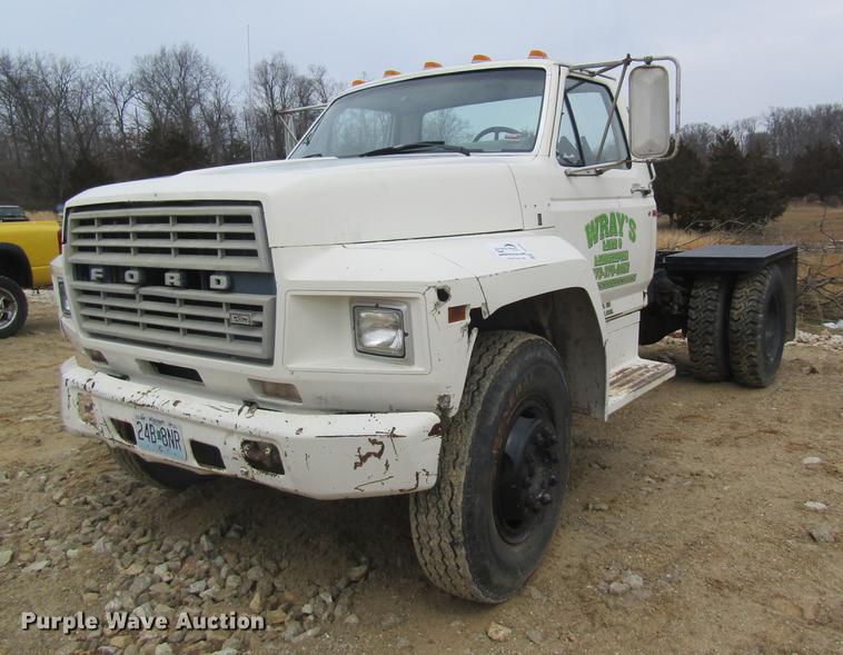 image for item DC4366 1981 Ford F700 truck cab and chassis