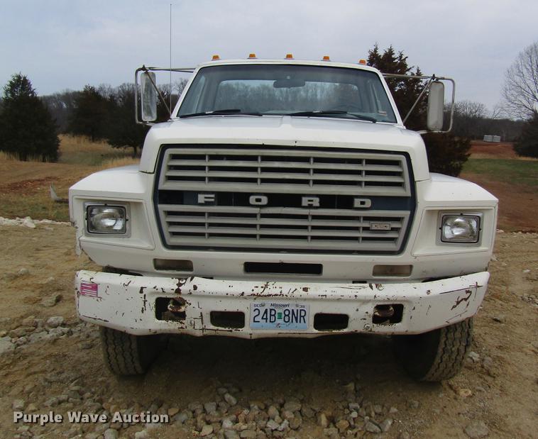 image for item DC4366 1981 Ford F700 truck cab and chassis