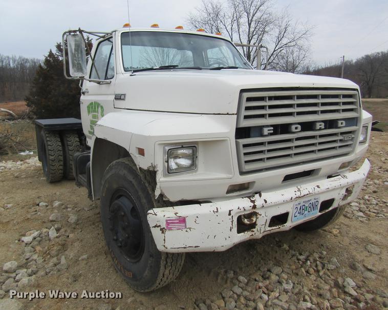 image for item DC4366 1981 Ford F700 truck cab and chassis