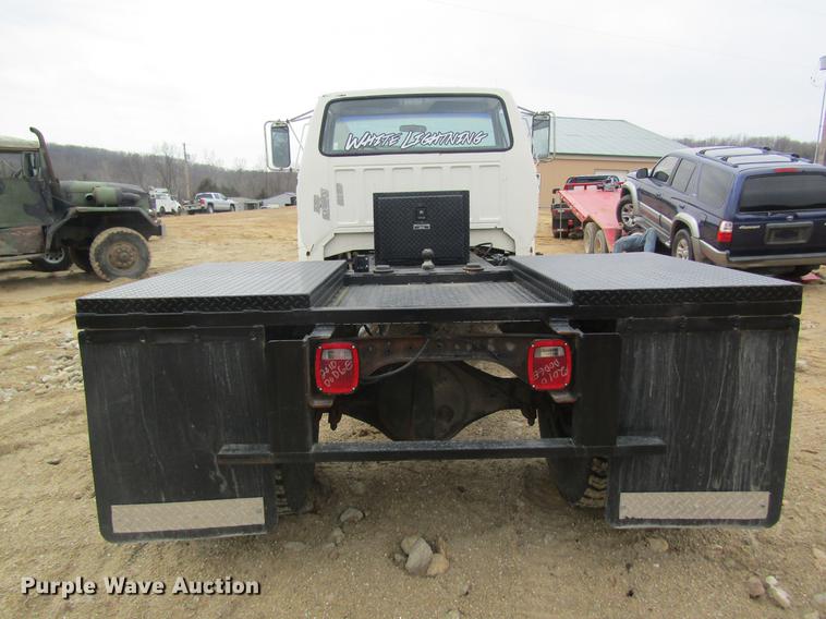 image for item DC4366 1981 Ford F700 truck cab and chassis