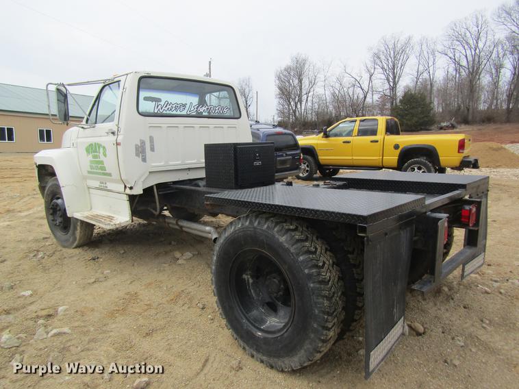 image for item DC4366 1981 Ford F700 truck cab and chassis
