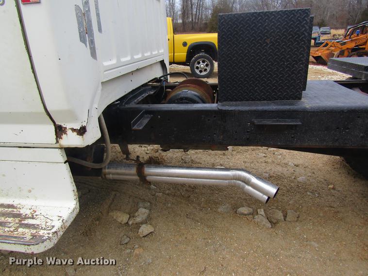 image for item DC4366 1981 Ford F700 truck cab and chassis