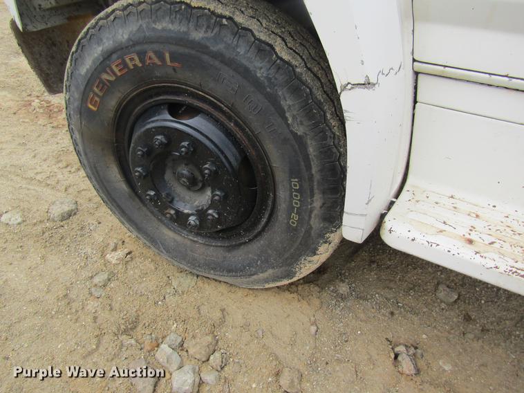 image for item DC4366 1981 Ford F700 truck cab and chassis