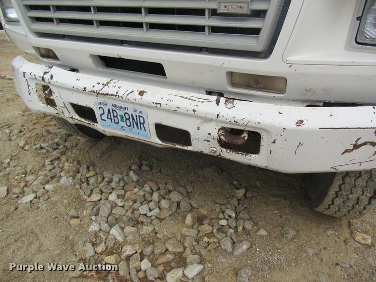 image for item DC4366 1981 Ford F700 truck cab and chassis