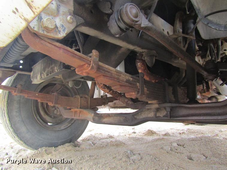 image for item DC4366 1981 Ford F700 truck cab and chassis