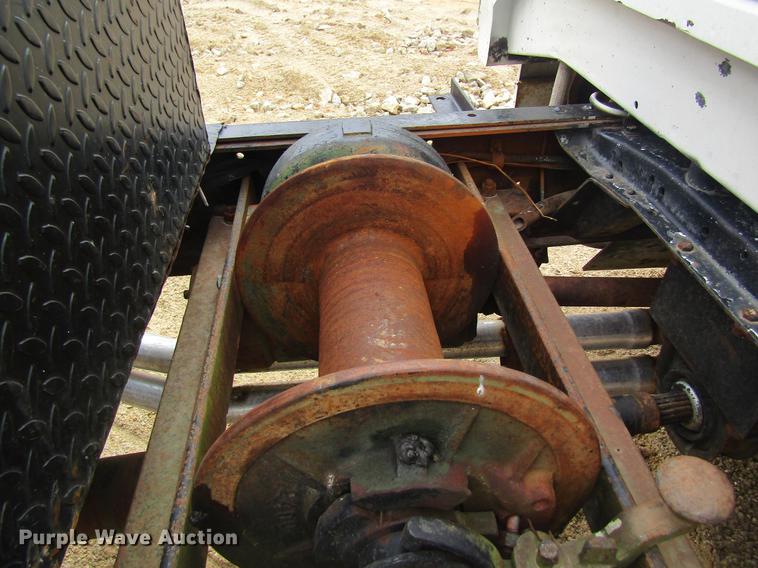 image for item DC4366 1981 Ford F700 truck cab and chassis