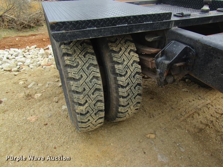 image for item DC4366 1981 Ford F700 truck cab and chassis