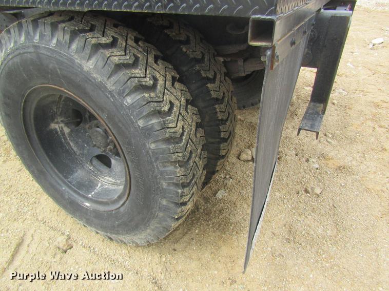 image for item DC4366 1981 Ford F700 truck cab and chassis