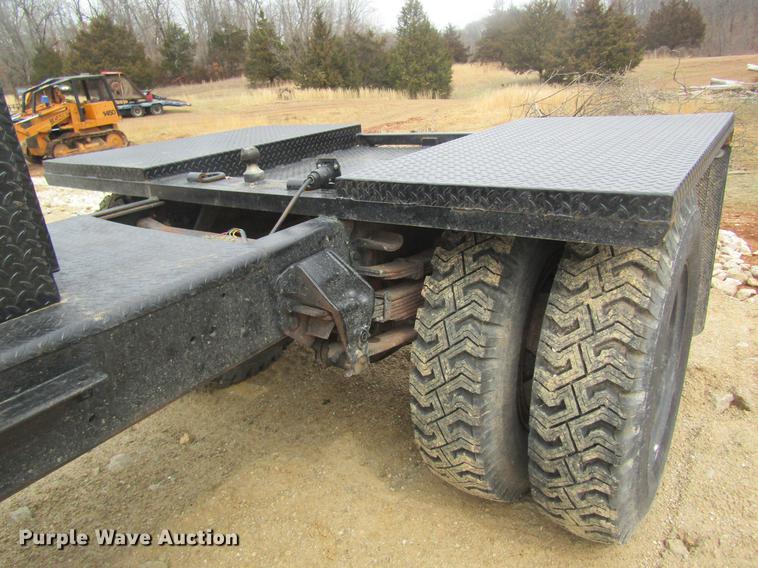 image for item DC4366 1981 Ford F700 truck cab and chassis