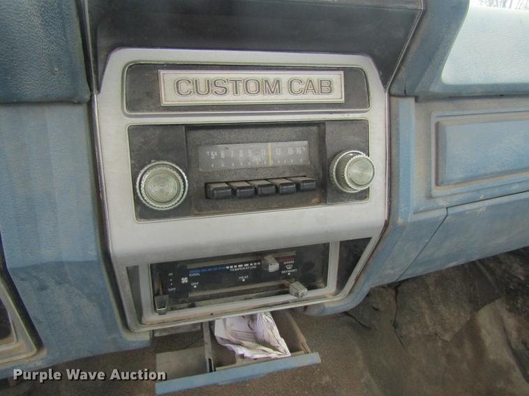 image for item DC4366 1981 Ford F700 truck cab and chassis