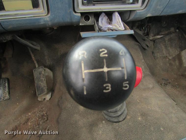 image for item DC4366 1981 Ford F700 truck cab and chassis