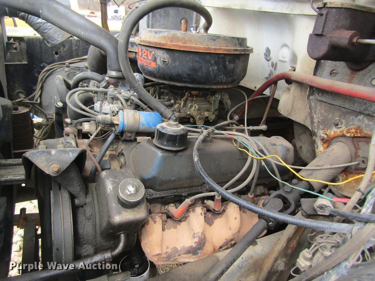 image for item DC4366 1981 Ford F700 truck cab and chassis