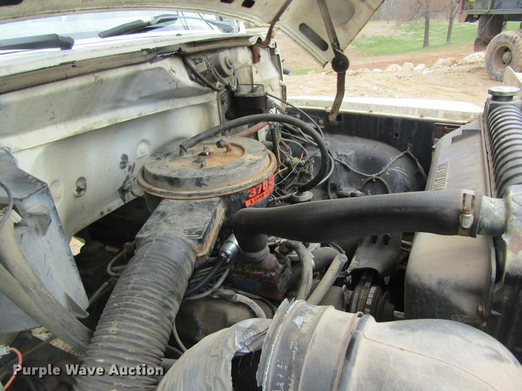 image for item DC4366 1981 Ford F700 truck cab and chassis