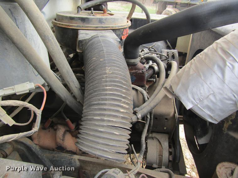 image for item DC4366 1981 Ford F700 truck cab and chassis