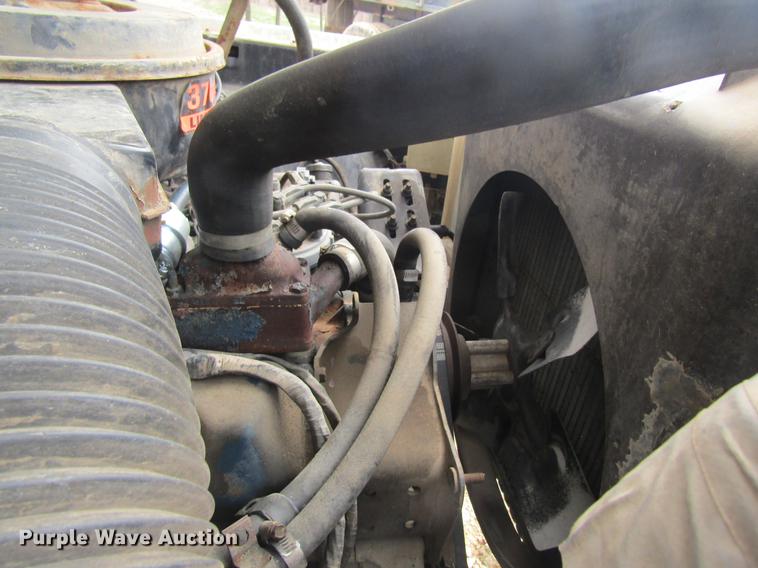 image for item DC4366 1981 Ford F700 truck cab and chassis