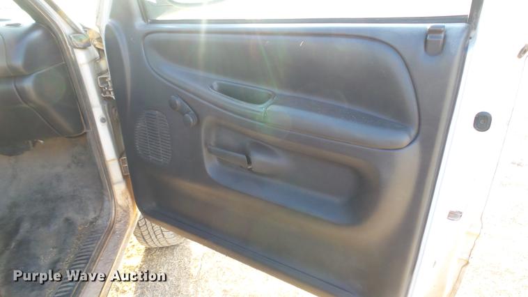 image for item DC5583 2002 Dodge Ram 2500 pickup truck