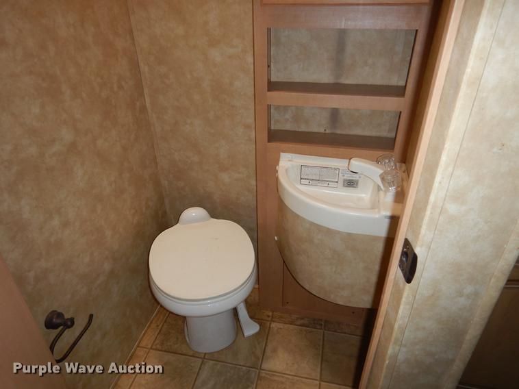 image for item DC5972 2007 Coachman Chaparral 340QBS camper