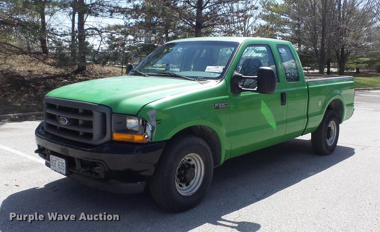 image for item DC7376 2001 Ford F250 Super Duty XL SuperCab pickup truck