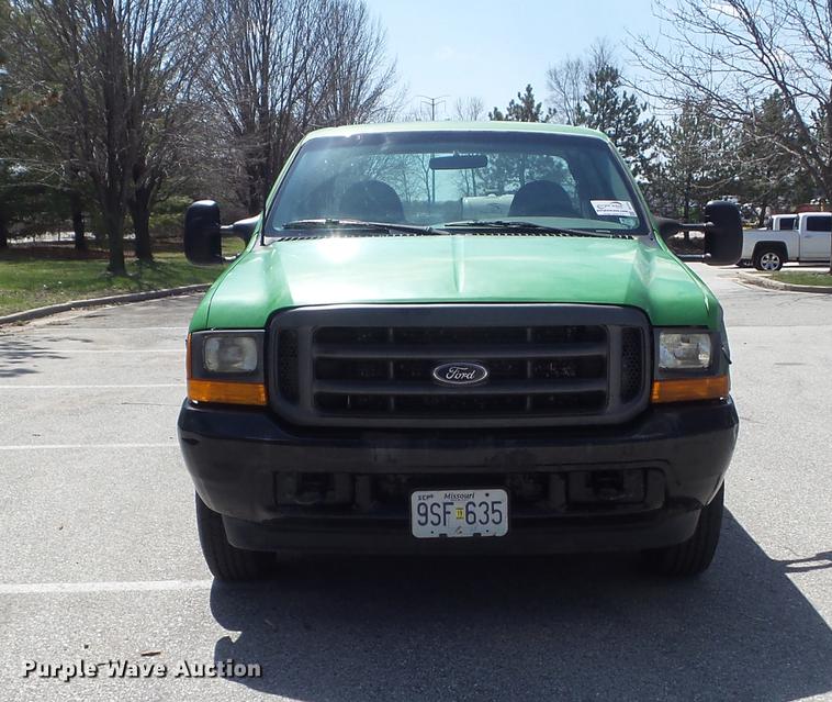 image for item DC7376 2001 Ford F250 Super Duty XL SuperCab pickup truck