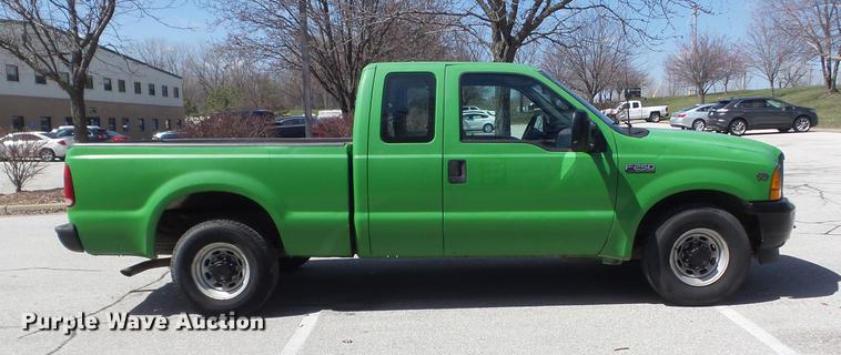 image for item DC7376 2001 Ford F250 Super Duty XL SuperCab pickup truck