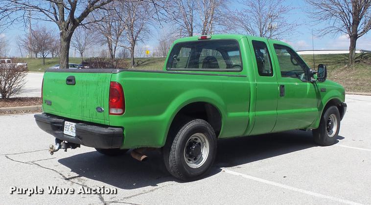 image for item DC7376 2001 Ford F250 Super Duty XL SuperCab pickup truck