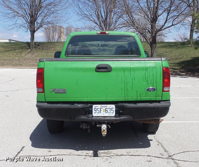 image for item DC7376 2001 Ford F250 Super Duty XL SuperCab pickup truck