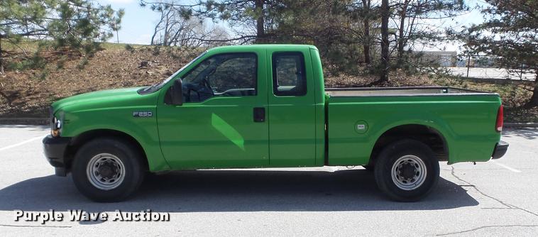 image for item DC7376 2001 Ford F250 Super Duty XL SuperCab pickup truck