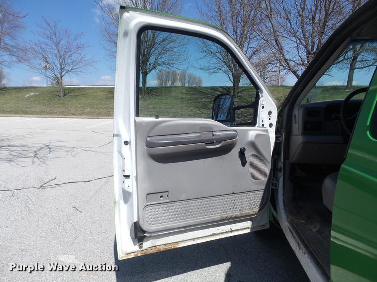 image for item DC7376 2001 Ford F250 Super Duty XL SuperCab pickup truck