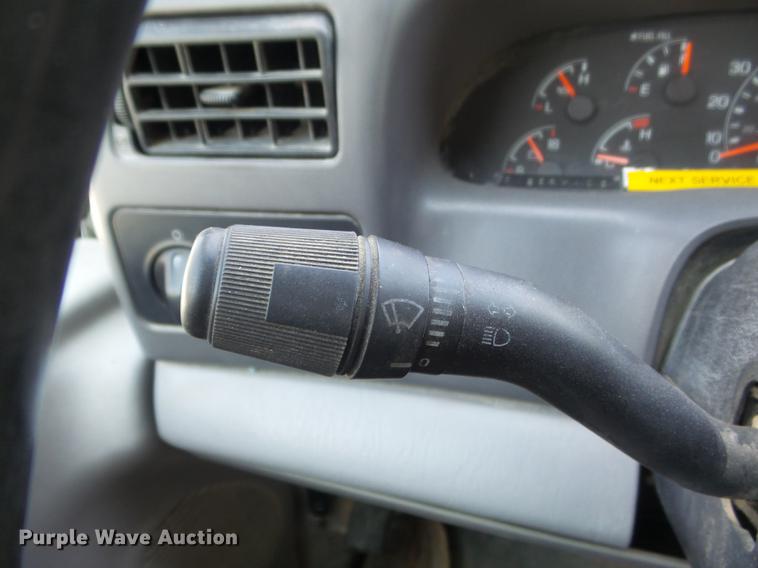 image for item DC7376 2001 Ford F250 Super Duty XL SuperCab pickup truck