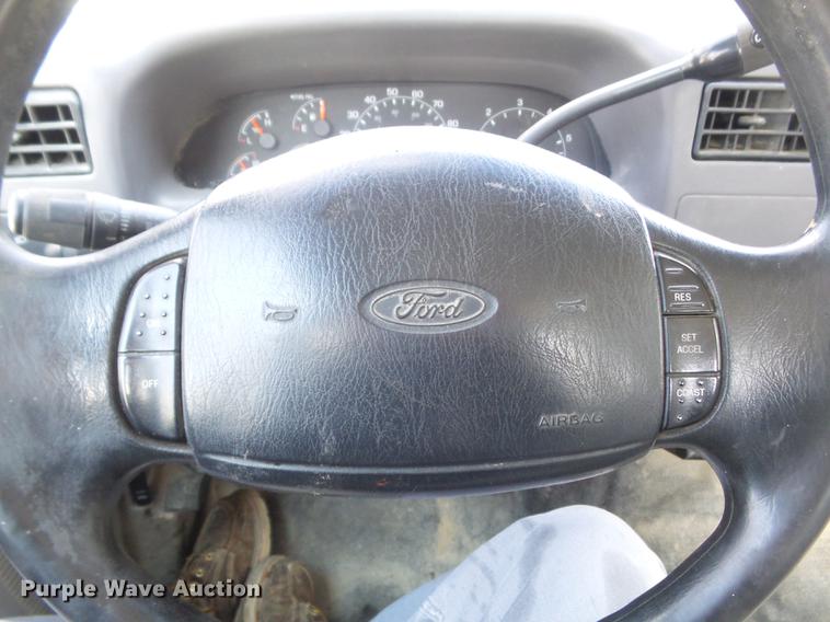 image for item DC7376 2001 Ford F250 Super Duty XL SuperCab pickup truck