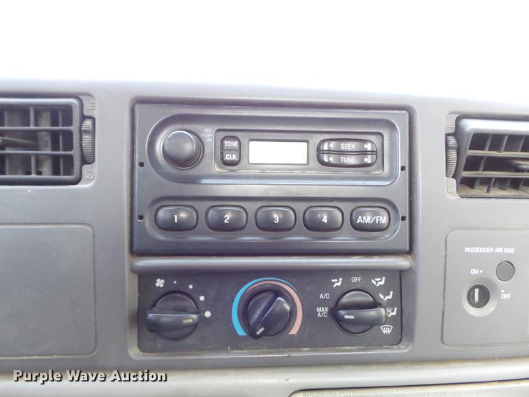 image for item DC7376 2001 Ford F250 Super Duty XL SuperCab pickup truck