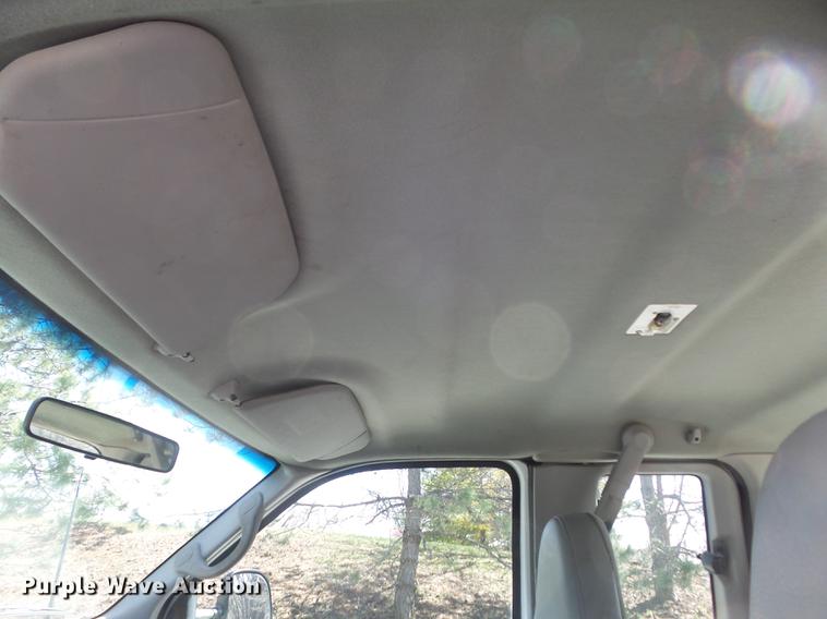 image for item DC7376 2001 Ford F250 Super Duty XL SuperCab pickup truck