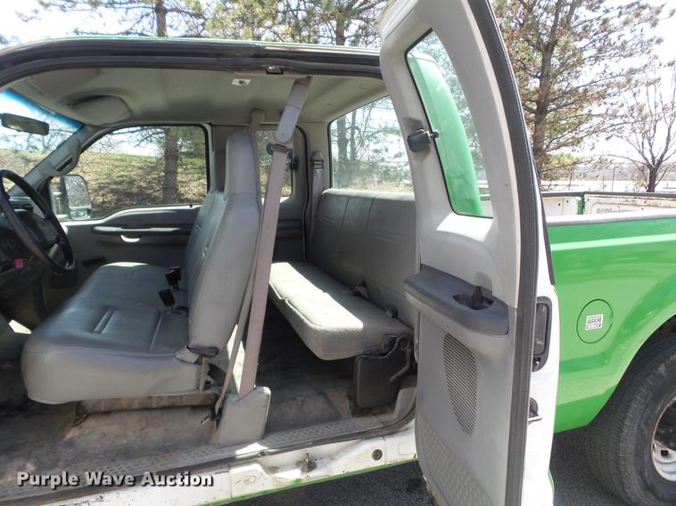 image for item DC7376 2001 Ford F250 Super Duty XL SuperCab pickup truck