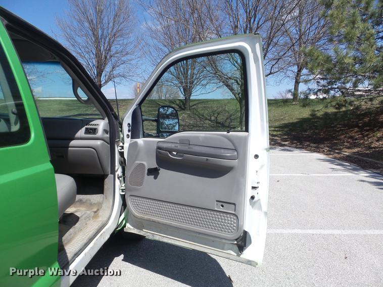 image for item DC7376 2001 Ford F250 Super Duty XL SuperCab pickup truck