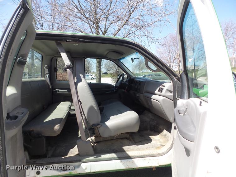 image for item DC7376 2001 Ford F250 Super Duty XL SuperCab pickup truck