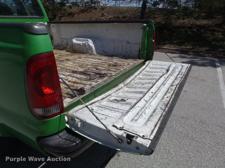image for item DC7376 2001 Ford F250 Super Duty XL SuperCab pickup truck