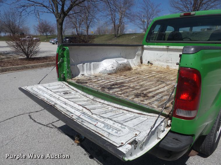 image for item DC7376 2001 Ford F250 Super Duty XL SuperCab pickup truck