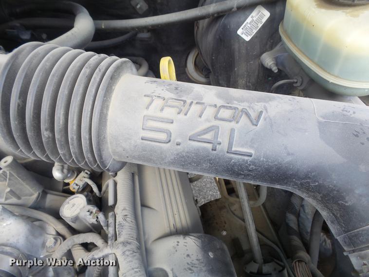 image for item DC7376 2001 Ford F250 Super Duty XL SuperCab pickup truck