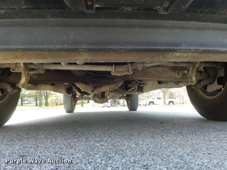 image for item DC7376 2001 Ford F250 Super Duty XL SuperCab pickup truck