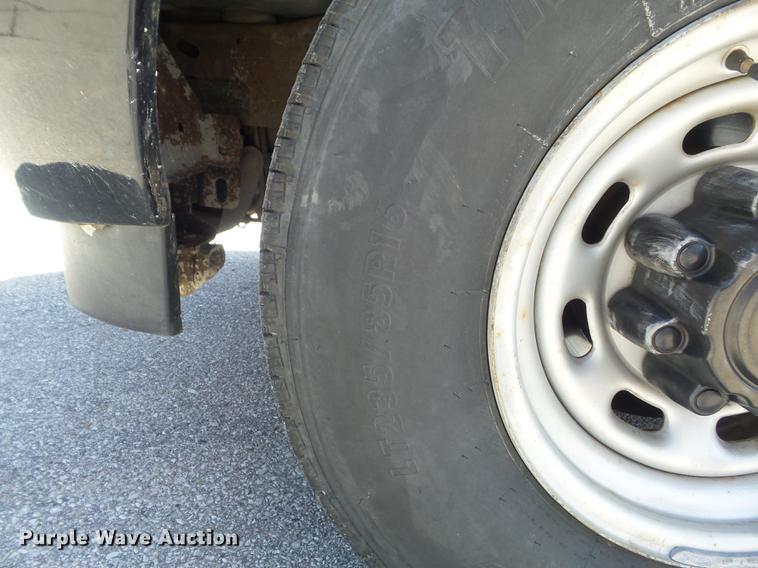 image for item DC7376 2001 Ford F250 Super Duty XL SuperCab pickup truck