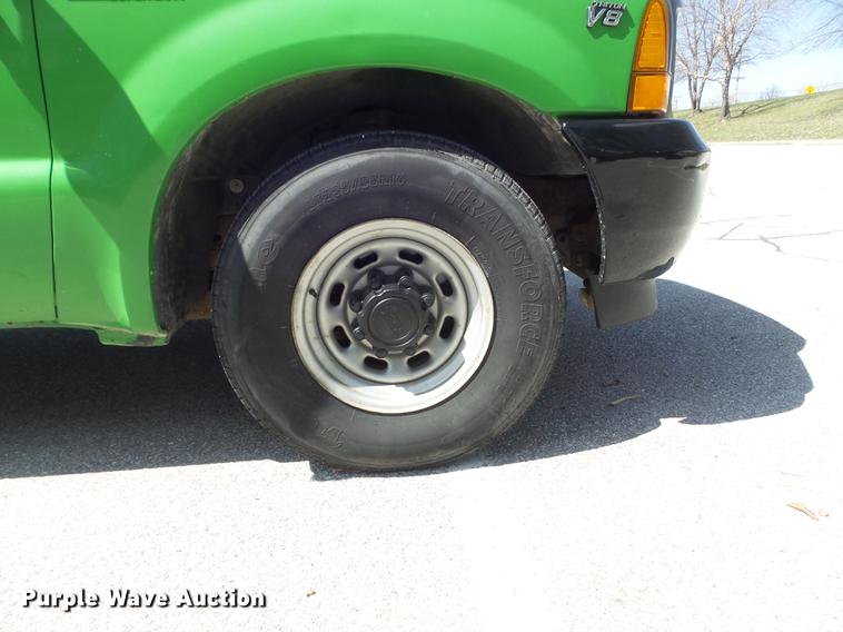 image for item DC7376 2001 Ford F250 Super Duty XL SuperCab pickup truck